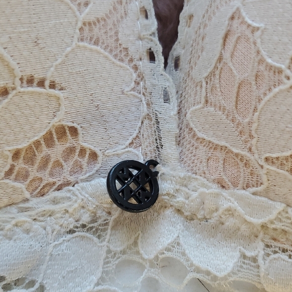 Lace Bralette with Button Detail - Picture 7 of 7